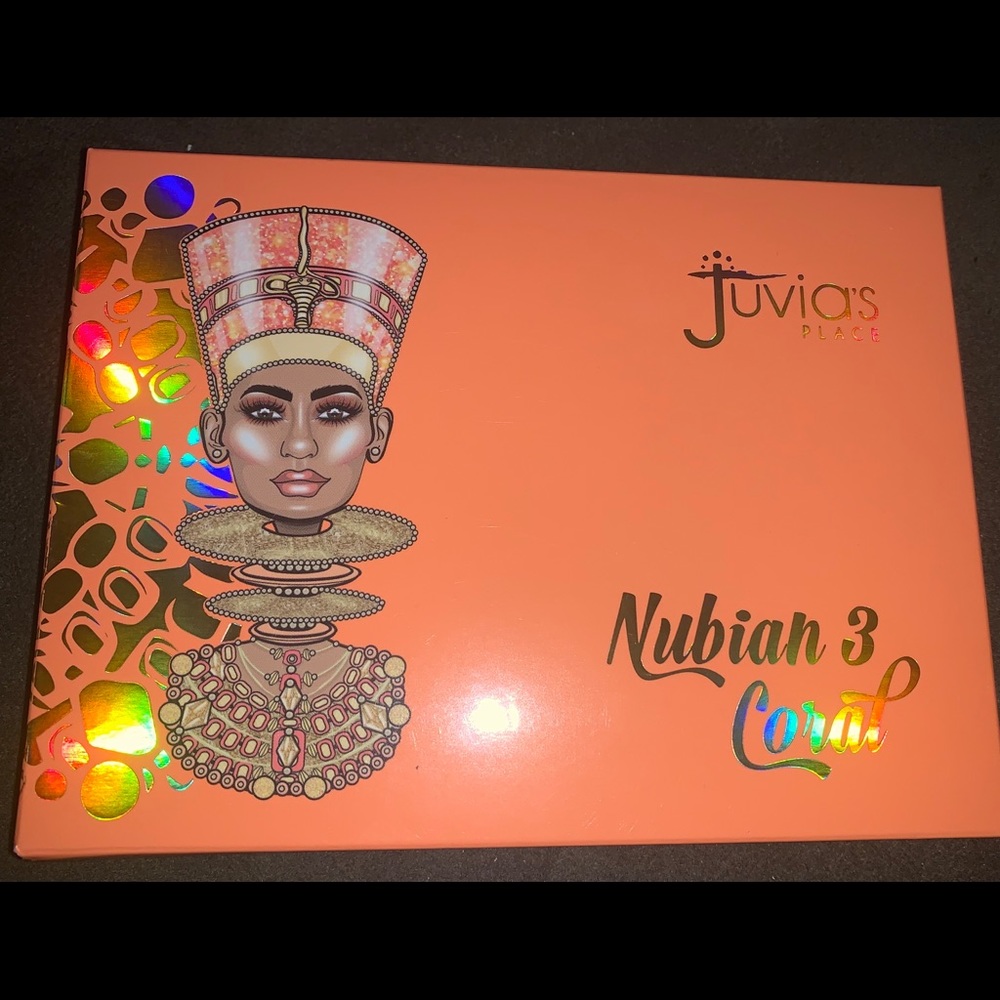 Nubian 3 coral make up pallet